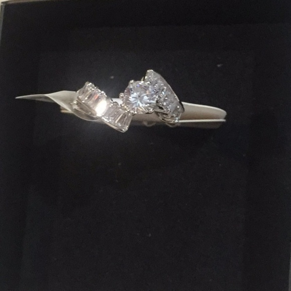 18K Gold Plating Size 8 Cubic Zirconia Ring New